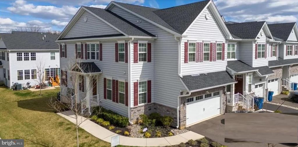 25 LARKSPUR LN, Monroe Township, NJ 08831