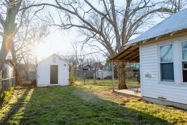 705 S Jackson Street, Mcgregor, TX 76657