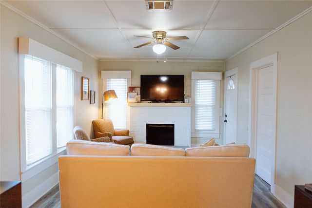 705 S Jackson Street, Mcgregor, TX 76657