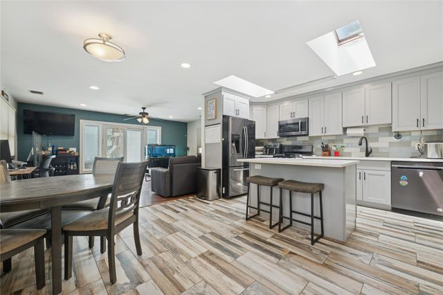 76 Cadman Avenue, Babylon, NY 11702