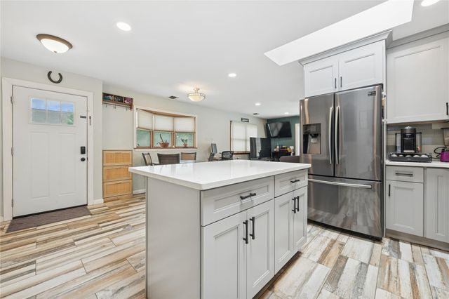 76 Cadman Avenue, Babylon, NY 11702