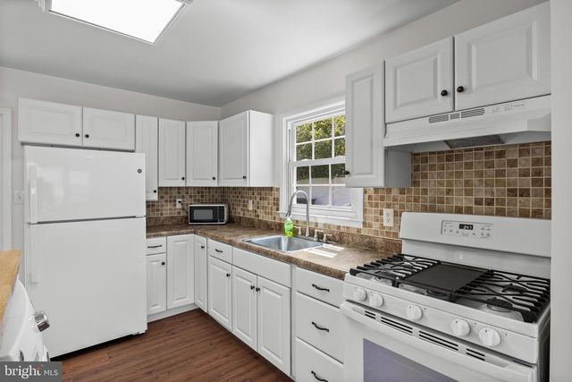 22 HOLLY DR, West Berlin, NJ 08091