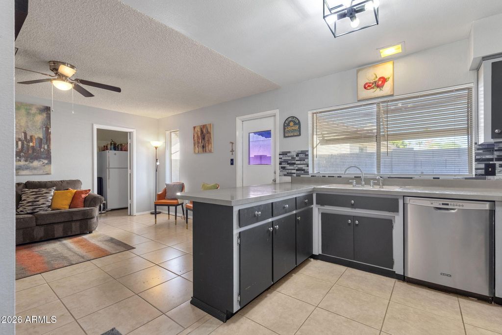 2124 E COLGATE Drive, Tempe, AZ 85283 — photo 3