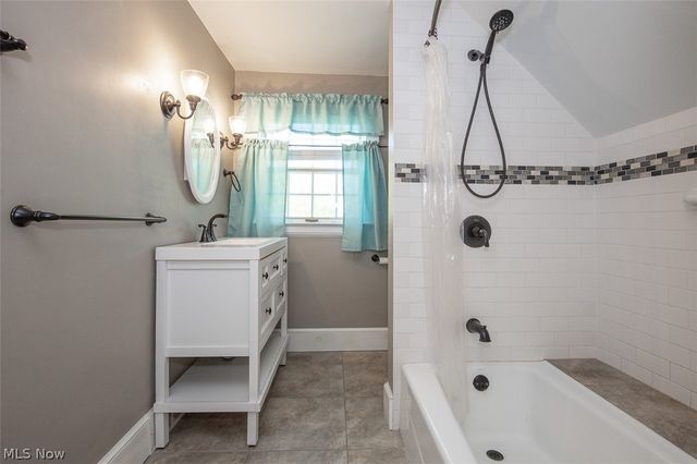 840 Wadsworth Road, Medina, OH 44256