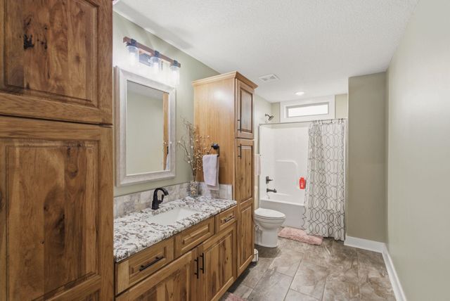 8803 W Blackwood LN, Maize, KS 67101