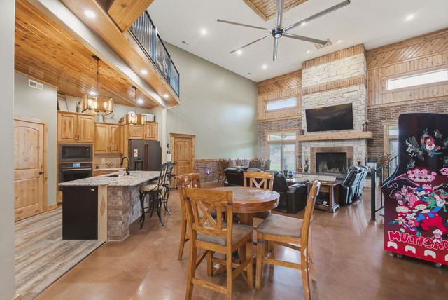 8803 W Blackwood LN, Maize, KS 67101