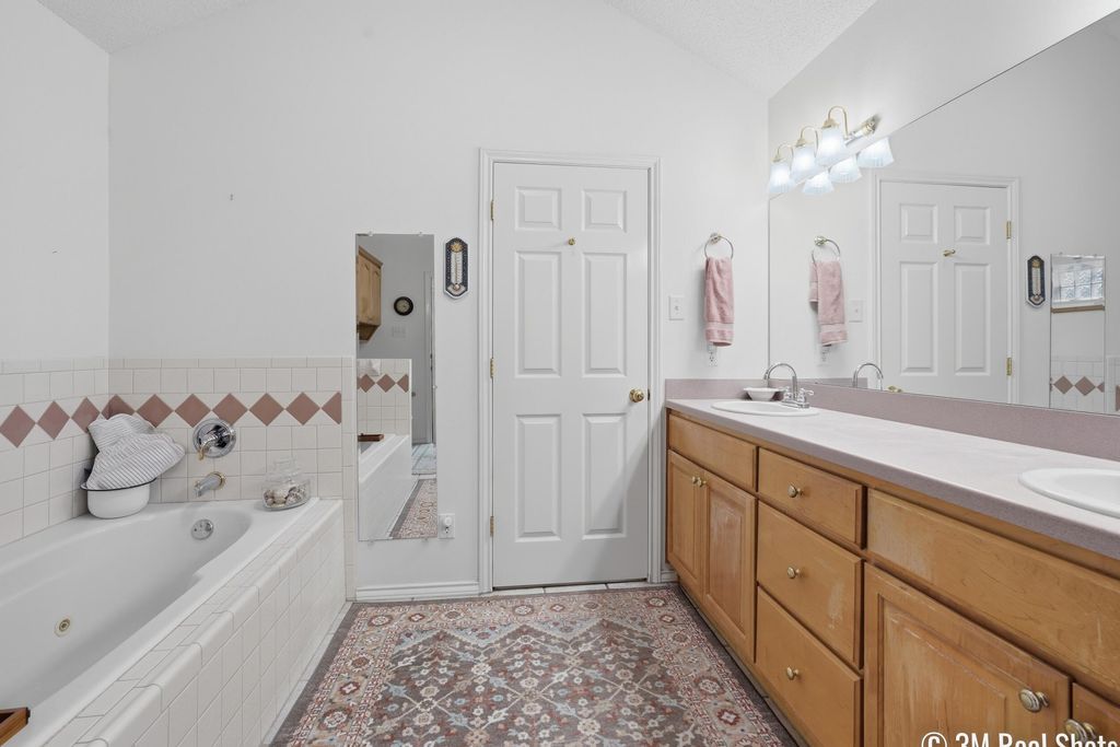 Image 16 of property listing at 4047 Green Meadow Drive, San Angelo, TX 76904