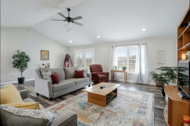 11 Ian's Crossing, Bedford, IN 47421