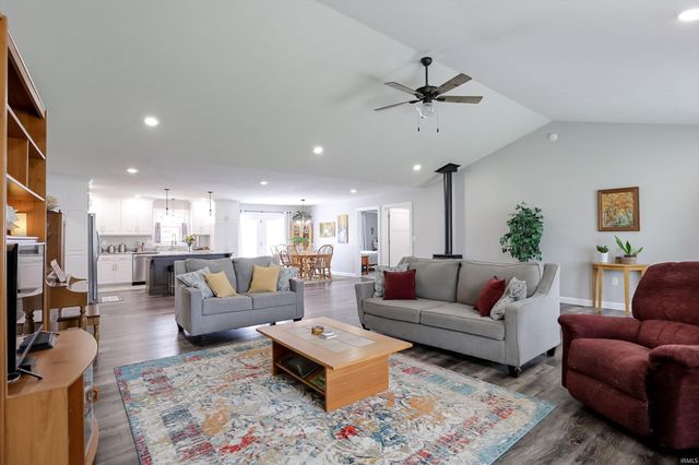 11 Ian's Crossing, Bedford, IN 47421