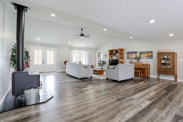 11 Ian's Crossing, Bedford, IN 47421