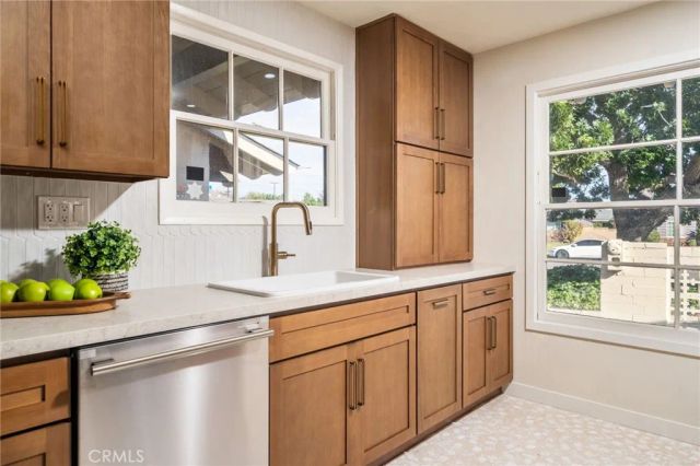 1549 N Oaks Court, Ontario, CA 91762