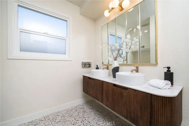 1549 N Oaks Court, Ontario, CA 91762