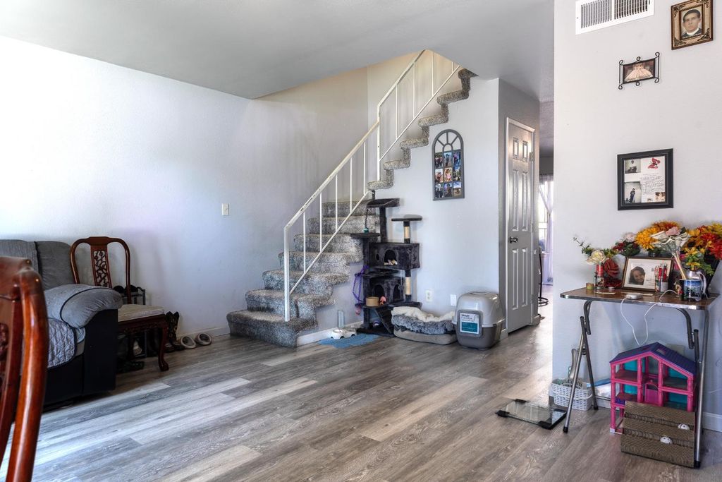 Image 2 of property listing at 4136 N Thesta Street # 35, Fresno, CA 93726