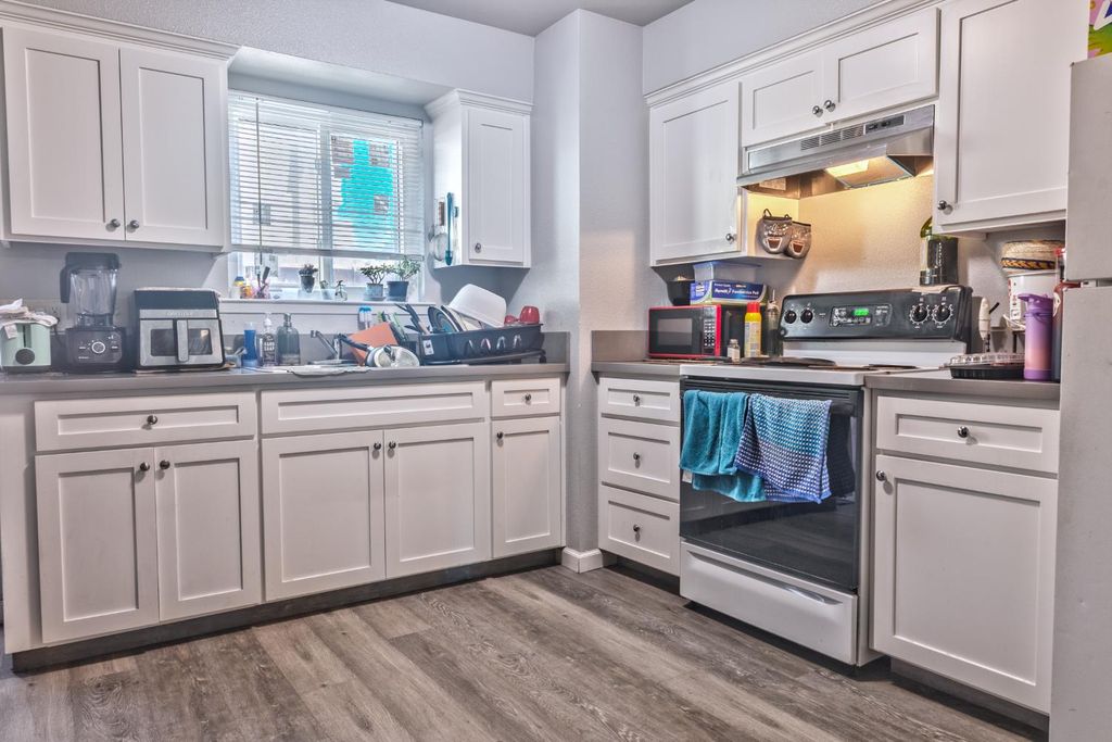 Image 3 of property listing at 4136 N Thesta Street # 35, Fresno, CA 93726