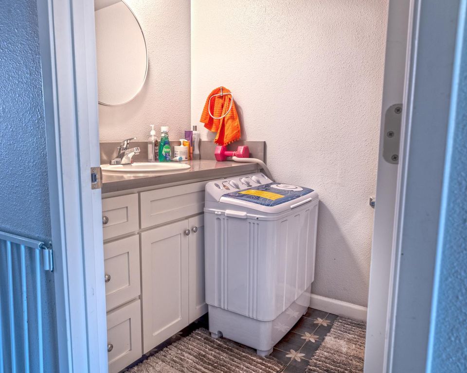 Image 4 of property listing at 4136 N Thesta Street # 35, Fresno, CA 93726