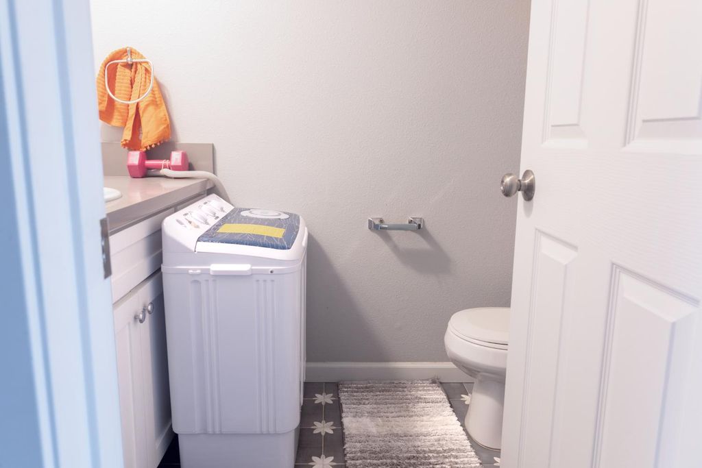 Image 5 of property listing at 4136 N Thesta Street # 35, Fresno, CA 93726