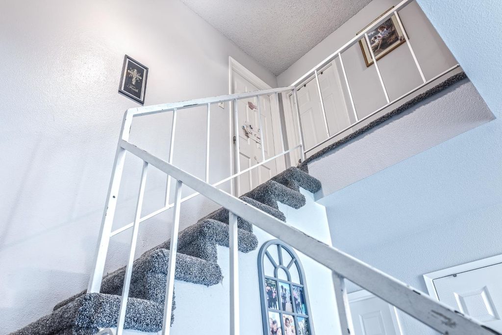 Image 6 of property listing at 4136 N Thesta Street # 35, Fresno, CA 93726