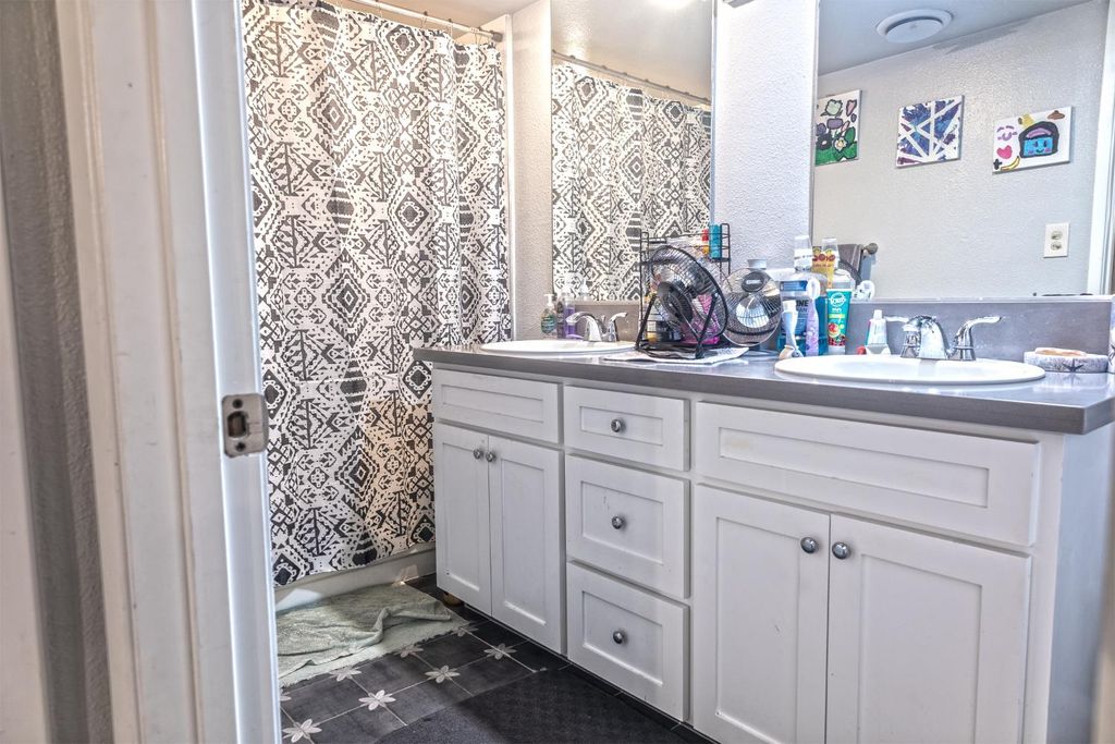 Image 9 of property listing at 4136 N Thesta Street # 35, Fresno, CA 93726
