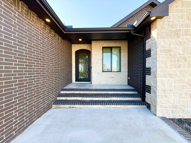 2317 S Ironstone Ct, Wichita, KS 67230