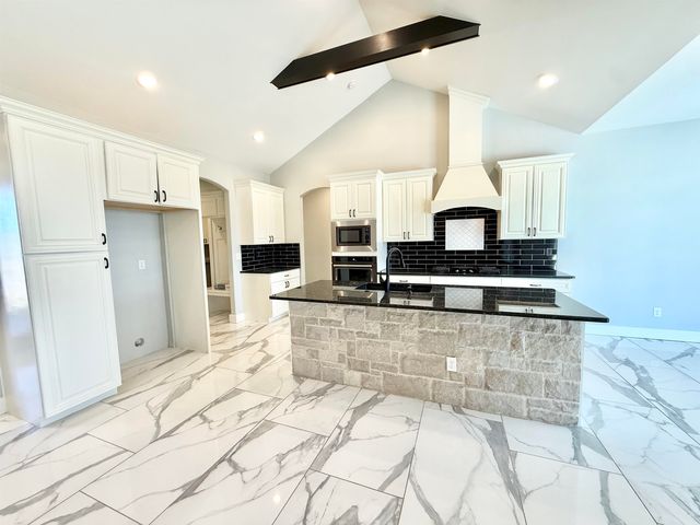 2317 S Ironstone Ct, Wichita, KS 67230