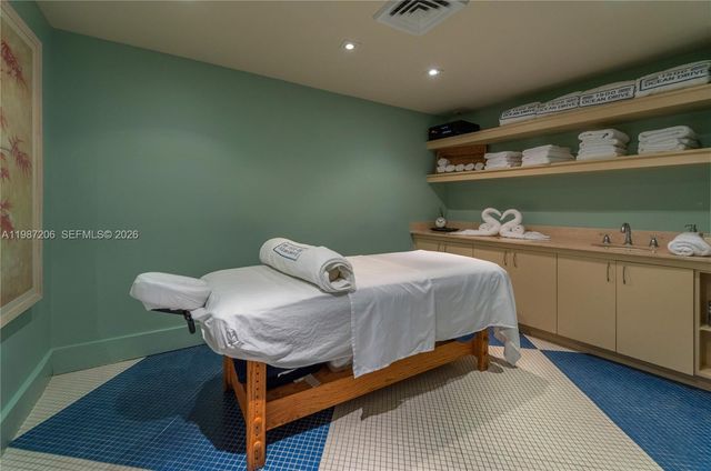 1500 Ocean Dr PH-10, Miami Beach, FL 33139