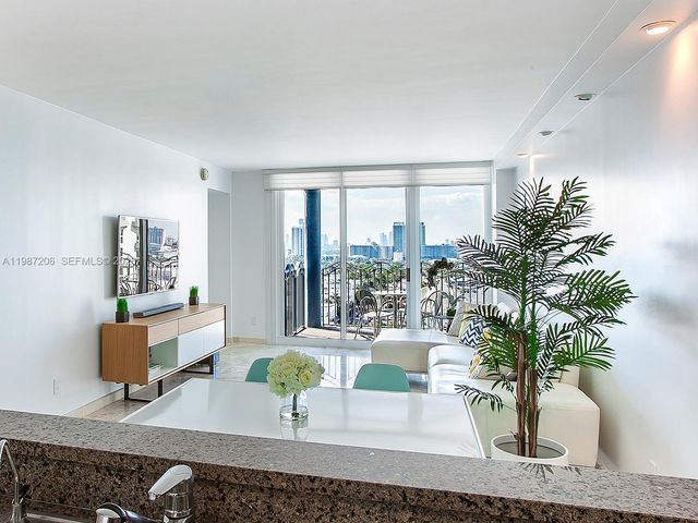 1500 Ocean Dr PH-10, Miami Beach, FL 33139