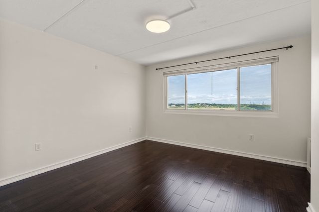 200 Cove Way 1012, Quincy, MA 02169
