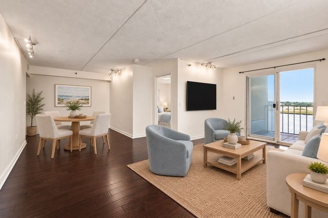 200 Cove Way 1012, Quincy, MA 02169