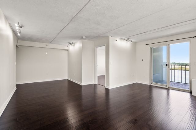 200 Cove Way 1012, Quincy, MA 02169