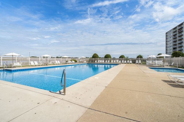 200 Cove Way 1012, Quincy, MA 02169