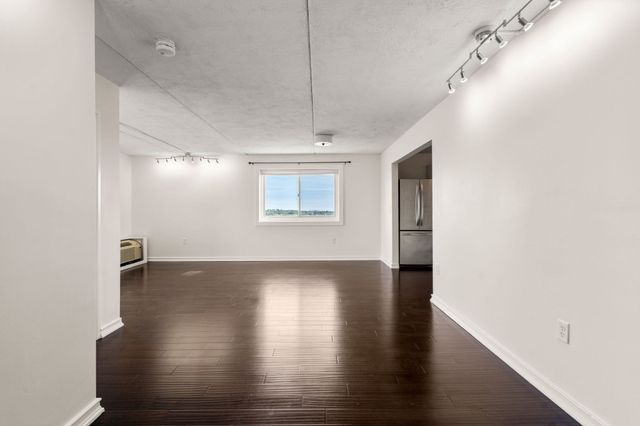 200 Cove Way 1012, Quincy, MA 02169