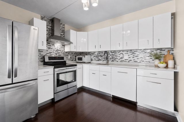 200 Cove Way 1012, Quincy, MA 02169