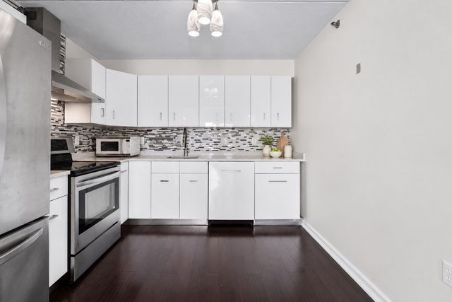 200 Cove Way 1012, Quincy, MA 02169