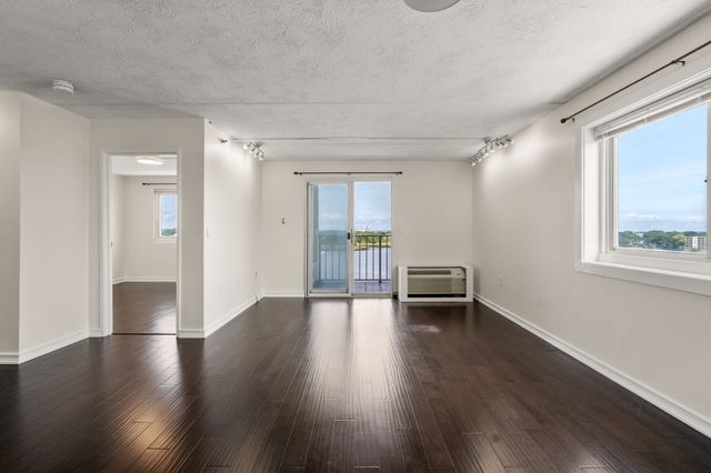 200 Cove Way 1012, Quincy, MA 02169
