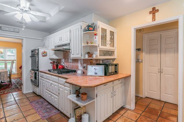 3205 Heritage Court, Arlington, TX 76016