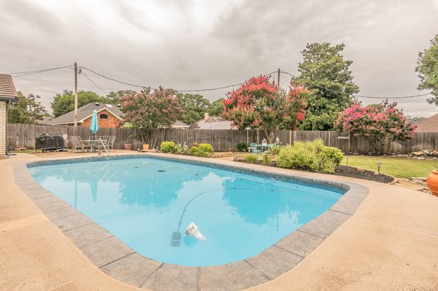 3205 Heritage Court, Arlington, TX 76016