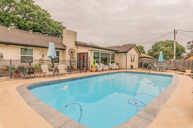 3205 Heritage Court, Arlington, TX 76016