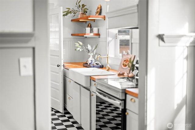 6321 S Park Avenue, Tacoma, WA 98408