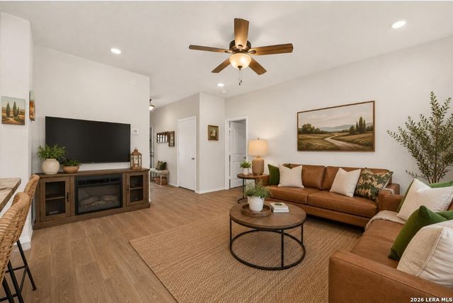 557 Chaco, Seguin, TX 78155