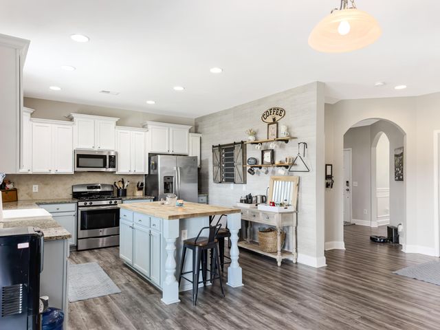 490 Whispering Breeze Lane, Summerville, SC 29486