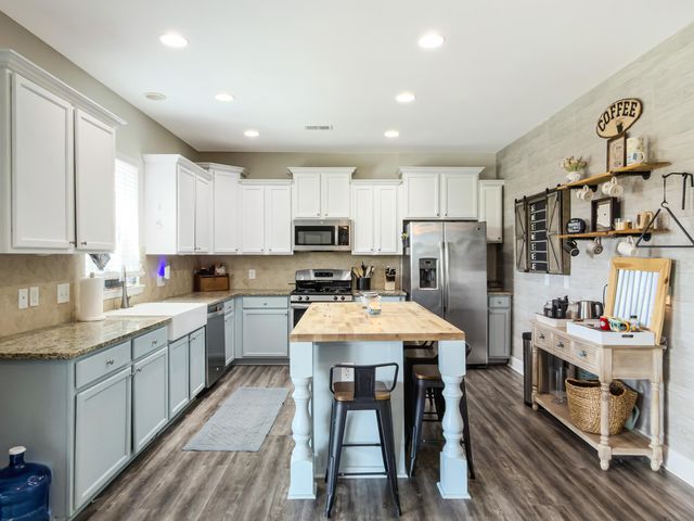 490 Whispering Breeze Lane, Summerville, SC 29486
