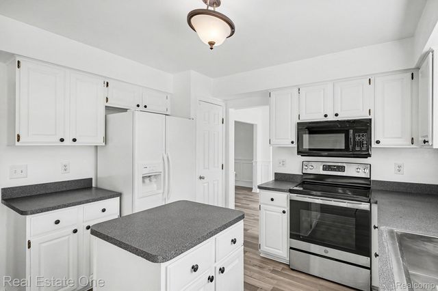 1797 Poppleton Drive, West Bloomfield Charter Township, MI 48324