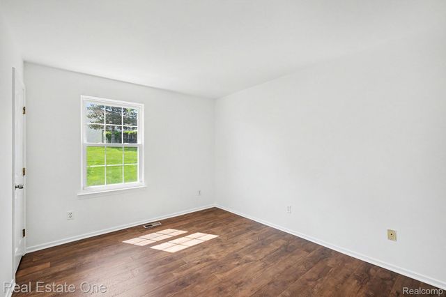 1797 Poppleton Drive, West Bloomfield Charter Township, MI 48324