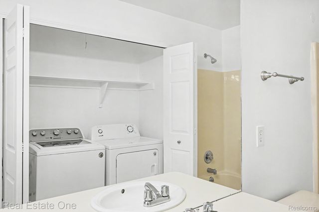 1797 Poppleton Drive, West Bloomfield Charter Township, MI 48324
