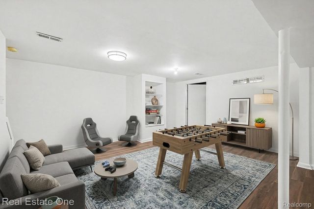 1797 Poppleton Drive, West Bloomfield Charter Township, MI 48324