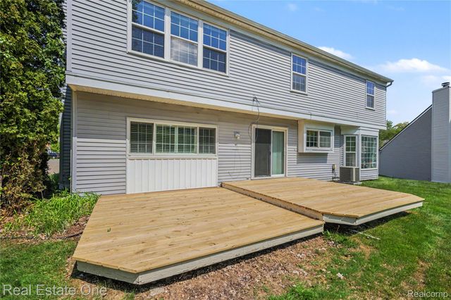 1797 Poppleton Drive, West Bloomfield Charter Township, MI 48324