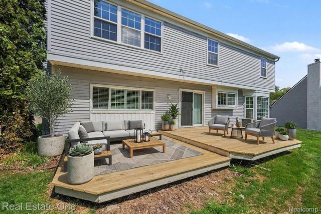 1797 Poppleton Drive, West Bloomfield Charter Township, MI 48324