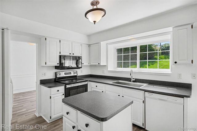 1797 Poppleton Drive, West Bloomfield Charter Township, MI 48324