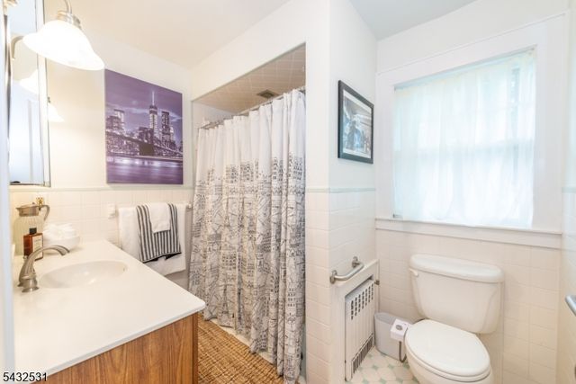 33 Prescott Ave, Montclair Twp., NJ 07042