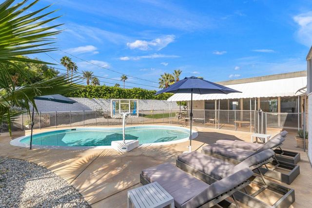 2211 N Starr Road, Palm Springs, CA 92262